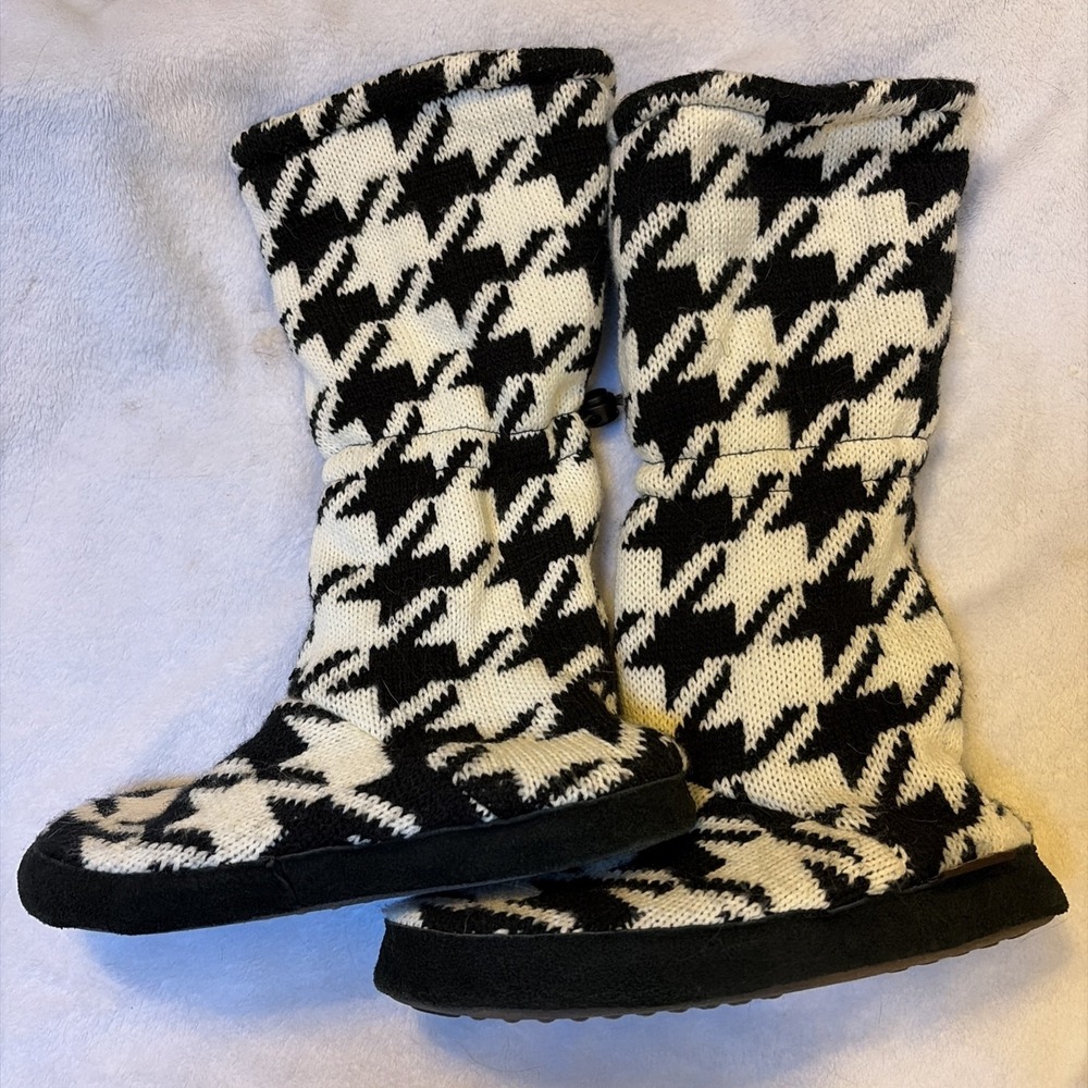 Muk Luks Slipper Boots Size M Black And White Houndstooth Design